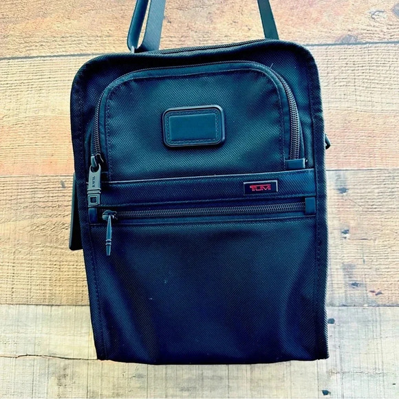 Tumi Alpha 2 FXT Black Organizer Travel Tote Shoulder Crossbody Bag - Picture 3 of 16